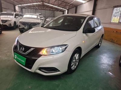 Nissan Sylphy, 2026 г., серебристый / серый, 9 800 км Nissan 骐达TIIDA, 2021 г., белый, 48 100 км