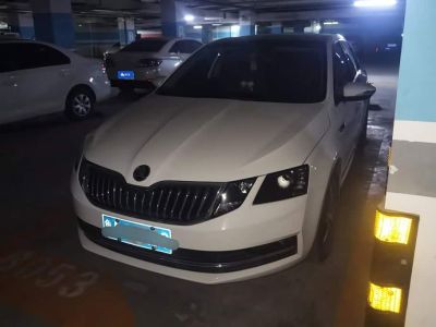 Skoda Karoq, 2024 г., белый, 16 000 км Skoda 明锐, 2021 г., белый, 54 600 км