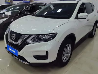 Nissan X-Trail, 2023 г., чёрный, 31 000 км Nissan X-Trail, 2024 г., белый, 20 500 км