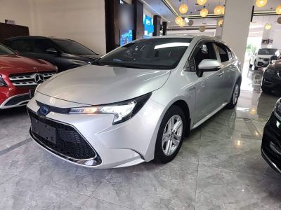 Toyota Levin, 2022 г., жёлтый / оранжевый, 55 000 км Toyota Levin, 2022 г., серебристый / серый, 47 300 км
