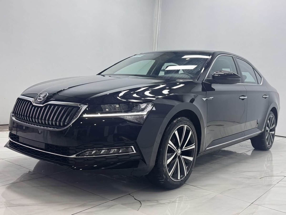 Skoda Superb, 2023 г., чёрный, 100 км Skoda 速派, 2023 г., чёрный, 100 км