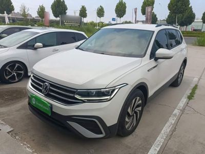 Volkswagen Tiguan L, 2022 г., белый, 28 600 км Volkswagen Tiguan L 2022 330TSI автомат одна ведущая ось Комфорт версия