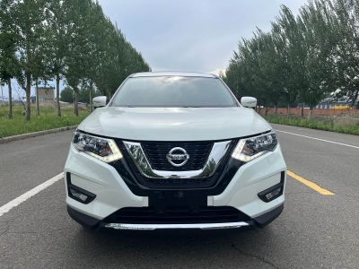 Nissan X-Trail, 2021 г., серебристый / серый, 39 000 км Nissan X-Trail, 2022 г., белый, 52 000 км
