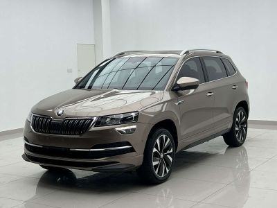 Skoda Karoq, 2023 г., белый, 34 000 км Skoda 柯珞克, 2023 г., шампань / коричневый, 20 000 км