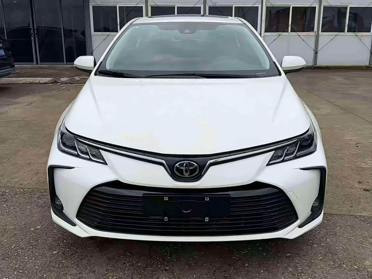 Toyota Corolla, 2022 г., белый, 48 000 км Toyota Corolla, 2022 г., белый, 48 000 км