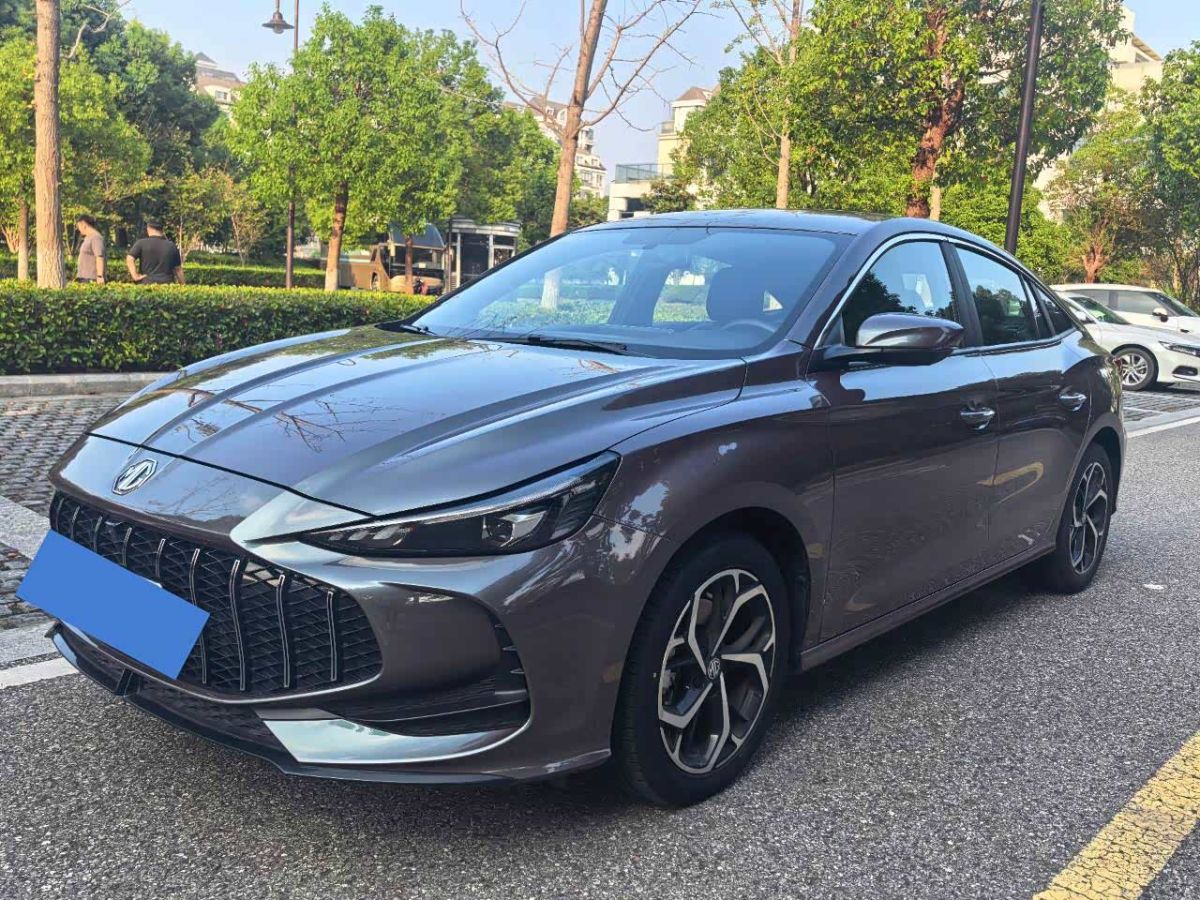MG 5, 2024 г., шампань / коричневый, 14 000 км MG 5, 2024 г., шампань / коричневый, 14 000 км