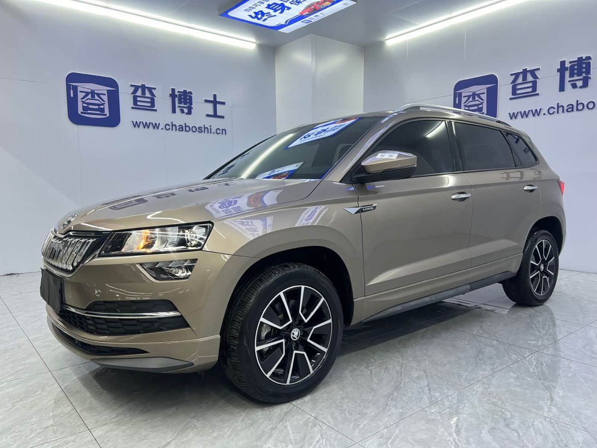 Skoda Karoq, 2023 г., шампань / коричневый, 710 км Skoda 柯珞克, 2023 г., шампань / коричневый, 710 км