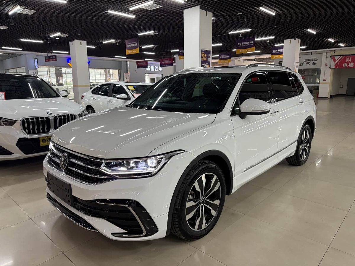 Volkswagen Tiguan L, 2026 г., белый, 9 000 км Volkswagen Tiguan L 2025 исполнение «Чучжун» 330TSI автомат одна ведущая ось R-Line Лунъяо версия