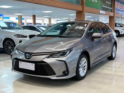 Toyota Corolla, 2022 г., белый, 48 000 км Toyota Corolla, 2022 г., серебристый / серый, 50 000 км