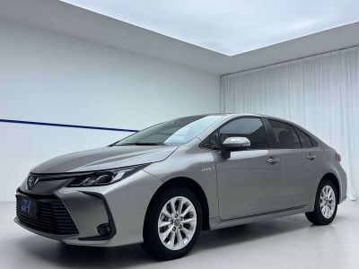 Toyota Corolla, 2022 г., белый, 48 000 км Toyota Corolla, 2022 г., серебристый / серый, 21 000 км