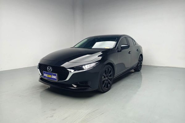 Volkswagen Tayron, 2022 г., чёрный, 33 900 км Mazda 马自达3 昂克赛拉, 2023 г., серебристый / серый, 29 400 км
