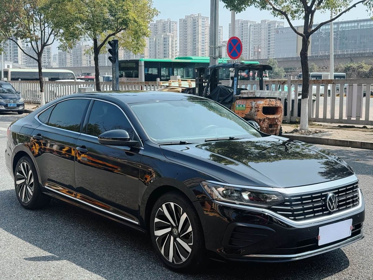 Volkswagen Passat, 2024 г., чёрный, 40 000 км Volkswagen Passat 2024 330TSI исполнение «Звёздное небо» комплектация «Элита»