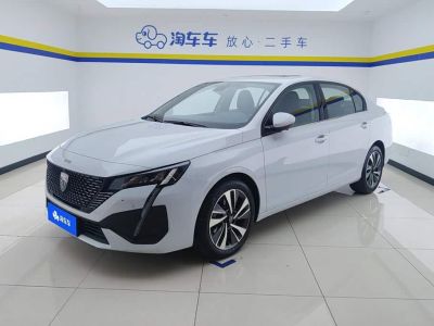 Peugeot 408, 2022 г., серебристый / серый, 50 000 км Peugeot 标致408, 2024 г., белый, 20 300 км