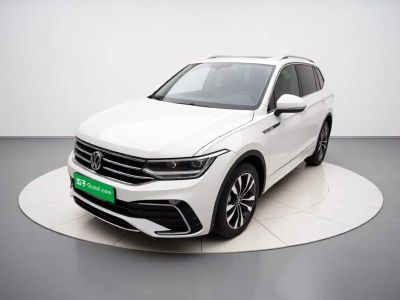 Volkswagen Tiguan L, 2022 г., белый, 70 000 км Volkswagen Tiguan L 2022 330TSI автомат одна ведущая ось R-Line комплектация «Юэсян»