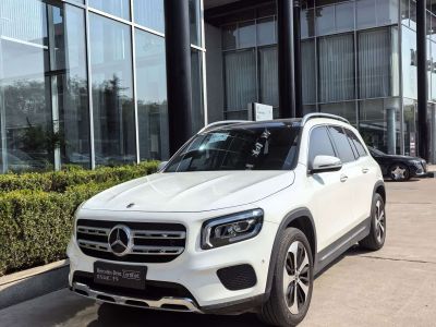 Mercedes-Benz GLB, 2021 г., чёрный, 64 000 км Mercedes-Benz 奔驰GLB, 2022 г., белый, 49 200 км