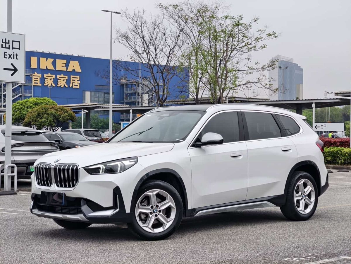 BMW X1, 2023 г., белый, 28 000 км BMW X1 2023 sDrive20Li X设计套装