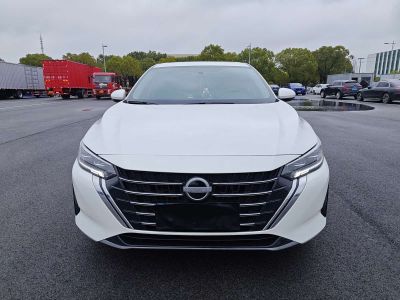 Volkswagen Tiguan L, 2022 г., белый, 28 000 км Nissan Sylphy, 2025 г., белый, 30 000 км