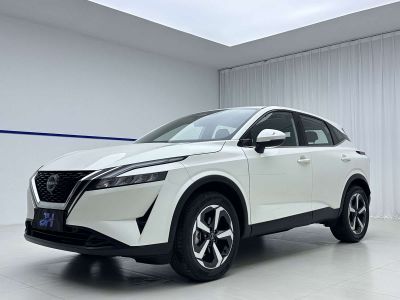 Nissan Qashqai, 2024 г., синий, 6 000 км Nissan 逍客, 2025 г., белый, 8 000 км