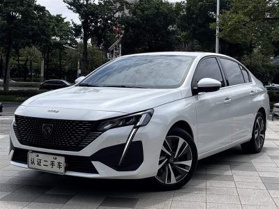 Peugeot 408, 2022 г., серебристый / серый, 50 000 км Peugeot 标致408, 2023 г., белый, 20 700 км