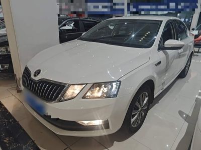 Skoda Karoq, 2024 г., белый, 16 000 км Skoda 明锐, 2021 г., белый, 66 300 км