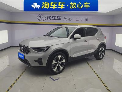 Volvo 沃尔沃XC40, 2021 г., белый, 26 000 км Volvo 沃尔沃XC40, 2023 г., серебристый / серый, 44 400 км