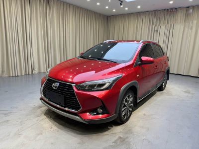 Toyota Yaris L (Чжисюань), 2022 г., белый, 12 000 км Toyota Yaris L (Чжисюань), 2022 г., красный / фиолетовый, 15 000 км