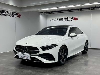 Mercedes-Benz A-Class, 2024 г., красный / фиолетовый, 28 000 км Mercedes-Benz A级 2025 A 200 L комплектация «Стиль»