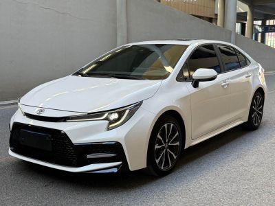 Toyota Levin, 2021 г., серебристый / серый, 45 000 км Toyota Levin, 2022 г., белый, 32 000 км