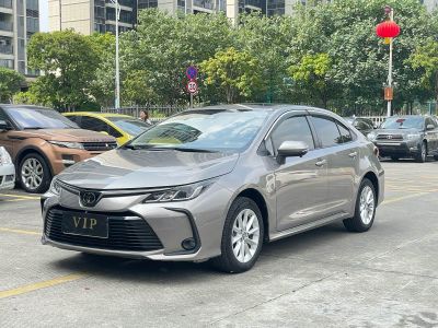Toyota Corolla, 2021 г., белый, 19 000 км Toyota Corolla, 2021 г., серебристый / серый, 13 000 км