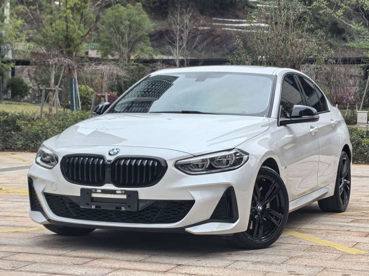 BMW 1 серия, 2023 г., белый, 46 000 км BMW 1 серия 2023 125i пакет M Sport, исполнение «Ночь»