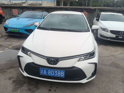 Toyota Corolla, 2023 г., серебристый / серый, 40 000 км Toyota Corolla, 2024 г., белый, 50 000 км