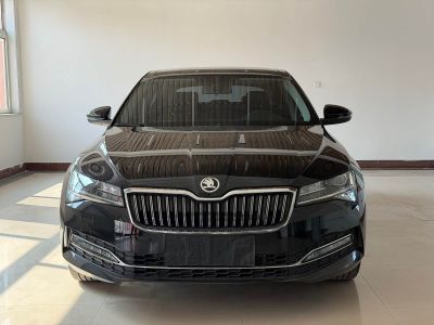 Skoda Superb, 2024 г., белый, 37 000 км Skoda 速派, 2024 г., чёрный, 19 400 км