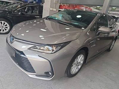 Toyota Corolla, 2022 г., чёрный, 23 000 км Toyota Corolla, 2022 г., шампань / коричневый, 42 100 км