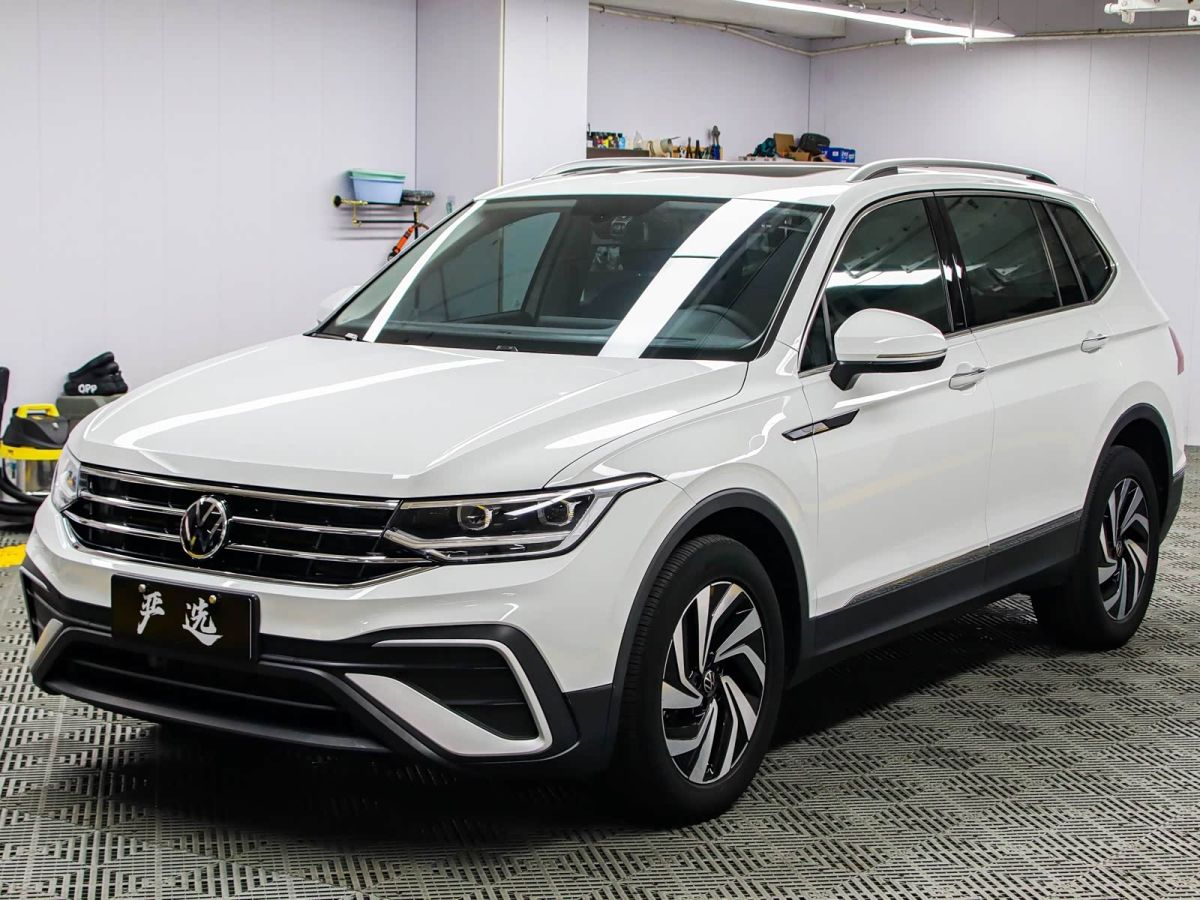 Volkswagen Tiguan L, 2023 г., белый, 24 000 км Volkswagen Tiguan L 2023 280TSI автомат одна ведущая ось ограниченная серия «Чаочуан»