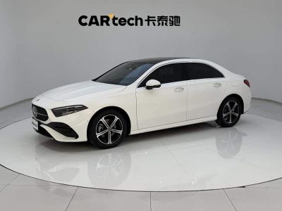 Mercedes-Benz A-Class, 2024 г., красный / фиолетовый, 28 000 км Mercedes-Benz A级 2025 A 200 L комплектация «Стиль»