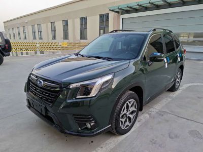 Subaru 森林人, 2021 г., белый, 40 000 км Subaru 森林人, 2022 г., зелёный, 50 800 км