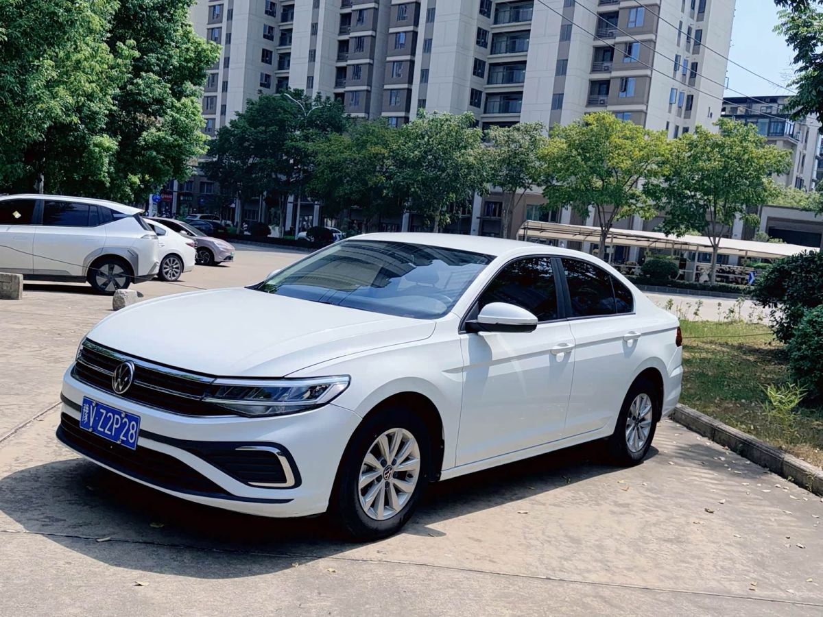 Volkswagen Bora, 2024 г., белый, 40 000 км Volkswagen Bora 2024 200TSI DSG Чансин версия