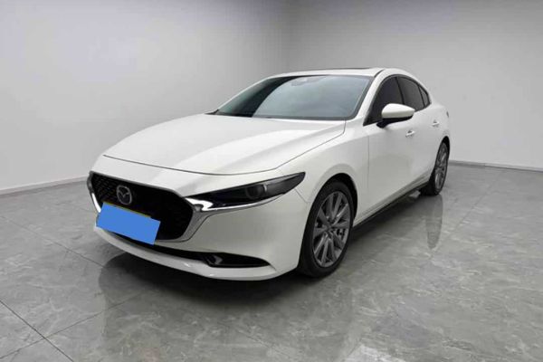 Honda Civic, 2021 г., синий, 50 000 км Mazda 马自达3 昂克赛拉, 2023 г., белый, 19 800 км