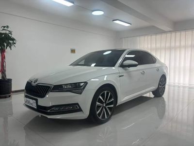 Skoda Octavia, 2023 г., белый, 34 200 км Skoda 速派, 2023 г., белый, 13 900 км