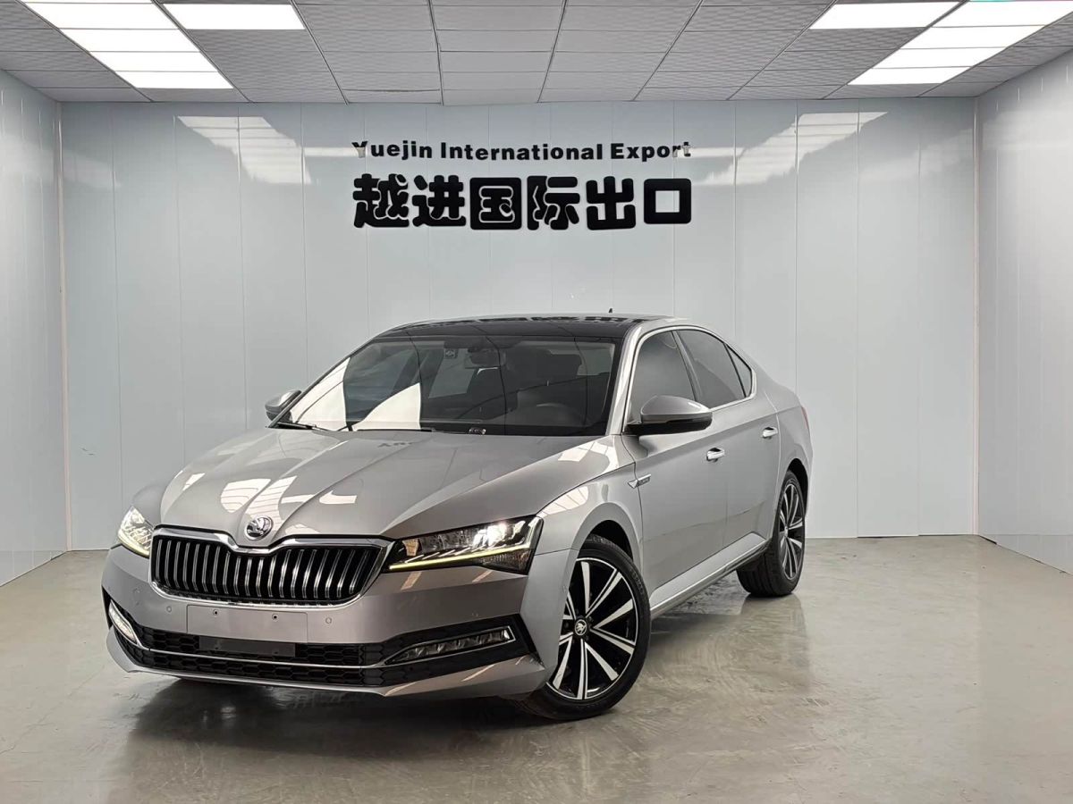 Skoda Superb, 2023 г., серебристый / серый, 30 000 км Skoda 速派, 2023 г., серебристый / серый, 30 000 км