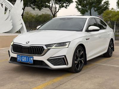 Skoda Octavia, 2021 г., чёрный, 60 000 км Skoda 明锐, 2022 г., белый, 21 000 км