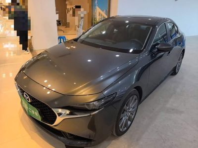 Mazda 3 Axela, 2025 г., белый, 15 600 км Mazda 马自达3 昂克赛拉, 2026 г., серебристый / серый, 5 400 км