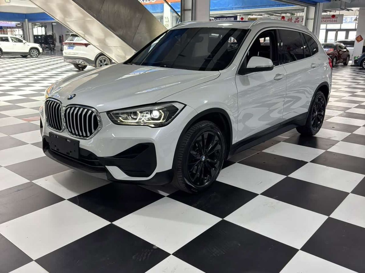 BMW X1, 2022 г., белый, 44 000 км BMW X1 2021 sDrive20Li комплектация «Стиль»