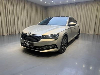 Skoda Superb, 2023 г., серебристый / серый, 35 100 км Skoda 速派, 2023 г., шампань / коричневый, 47 000 км