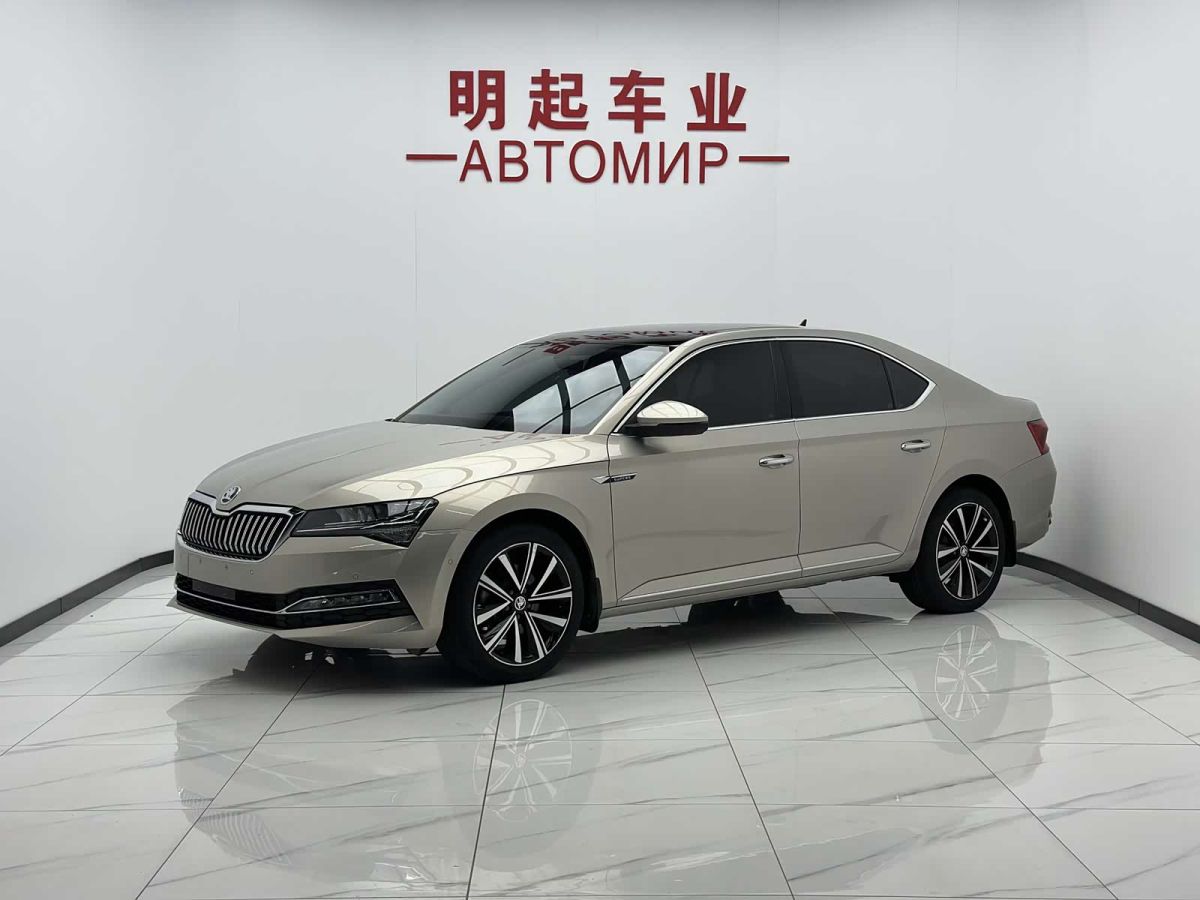 Skoda Superb, 2023 г., жёлтый / оранжевый, 35 000 км Skoda 速派, 2023 г., жёлтый / оранжевый, 35 000 км
