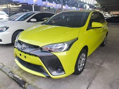 Toyota Vios, 2023 г., белый, 46 600 км Toyota Yaris L (Чжисюань), 2021 г., жёлтый / оранжевый, 50 900 км
