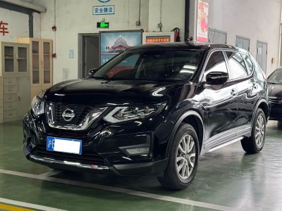 Nissan X-Trail, 2023 г., белый, 28 000 км Nissan X-Trail, 2023 г., чёрный, 30 000 км
