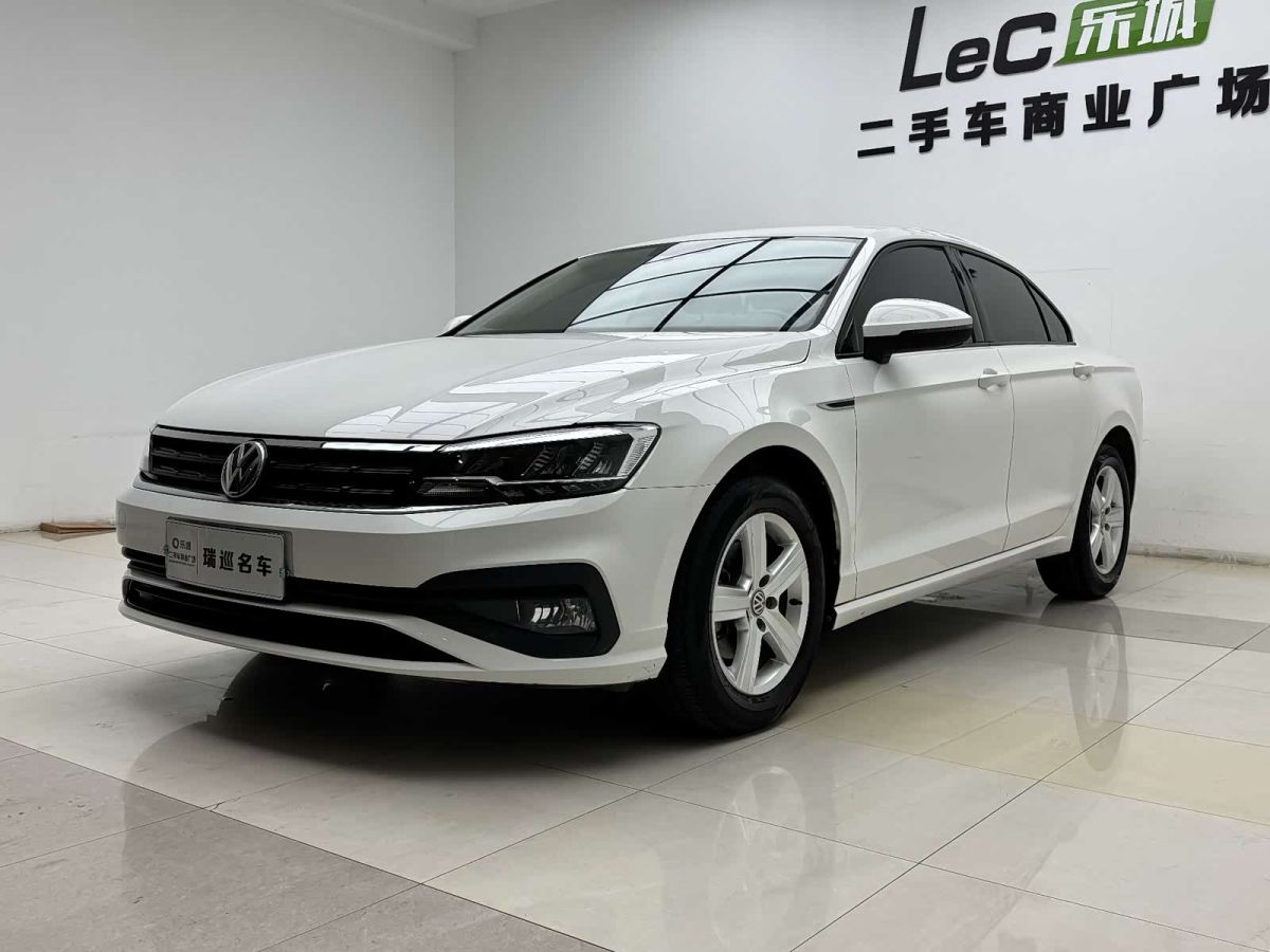 Volkswagen Lamando, 2021 г., белый, 10 000 км Volkswagen Lamando 2021 230TSI DSG комплектация «Стиль»