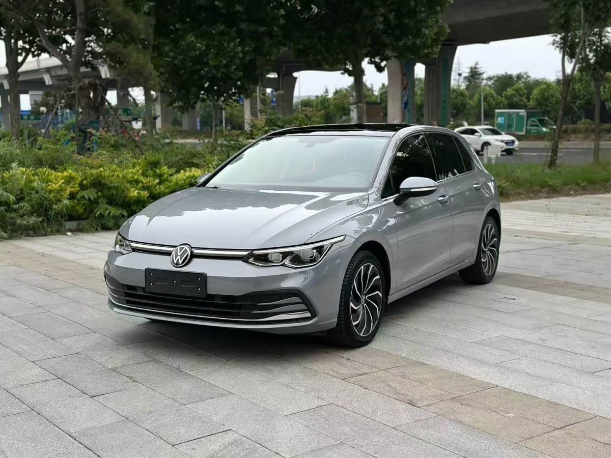 Volkswagen Golf, 2021 г., серебристый / серый, 37 000 км Volkswagen Golf 2021 280TSI DSG Pro