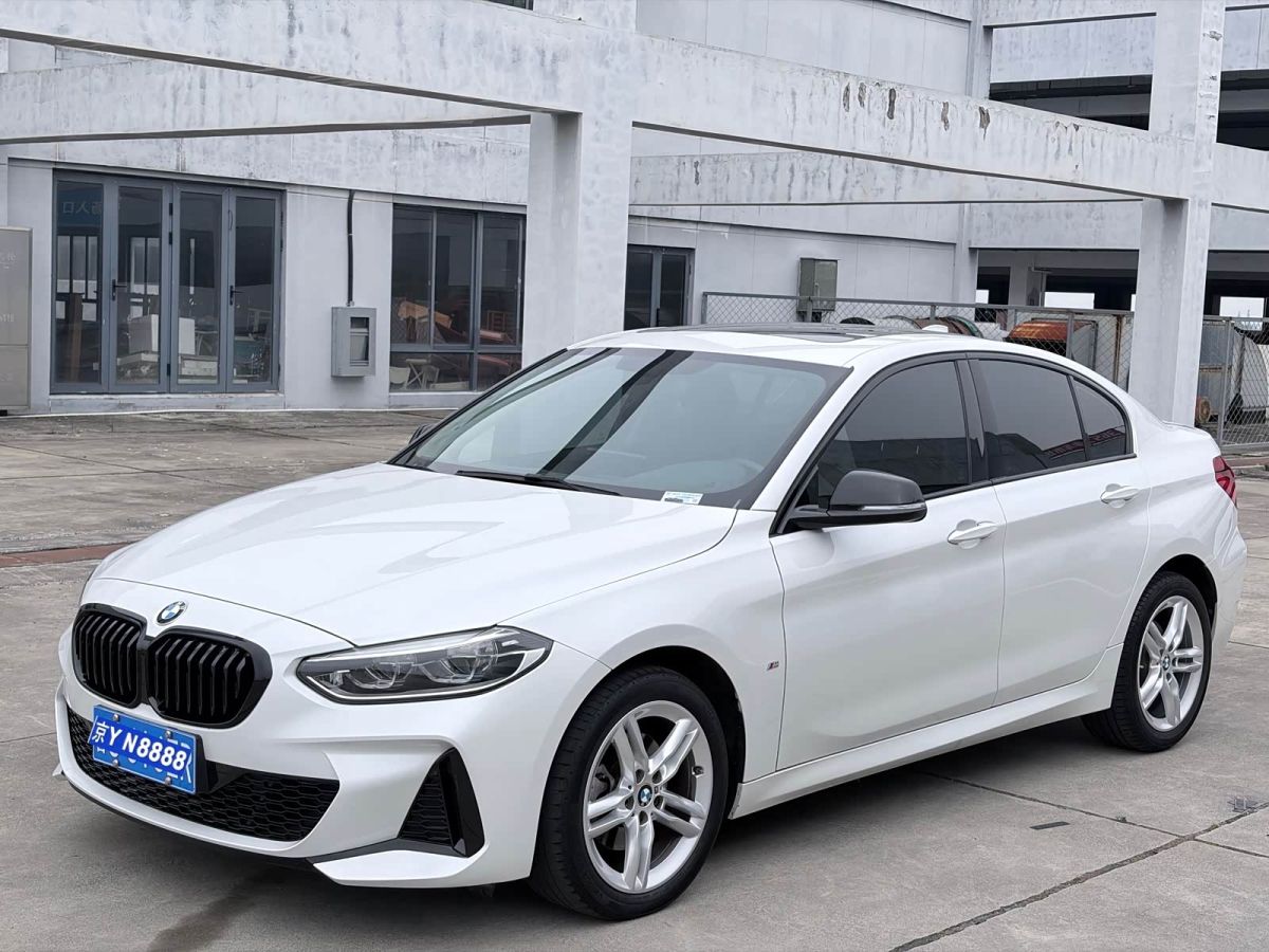 BMW 1 серия, 2021 г., белый, 56 000 км BMW 1 серия 2021 120i пакет M Sport, исполнение «Ночь»
